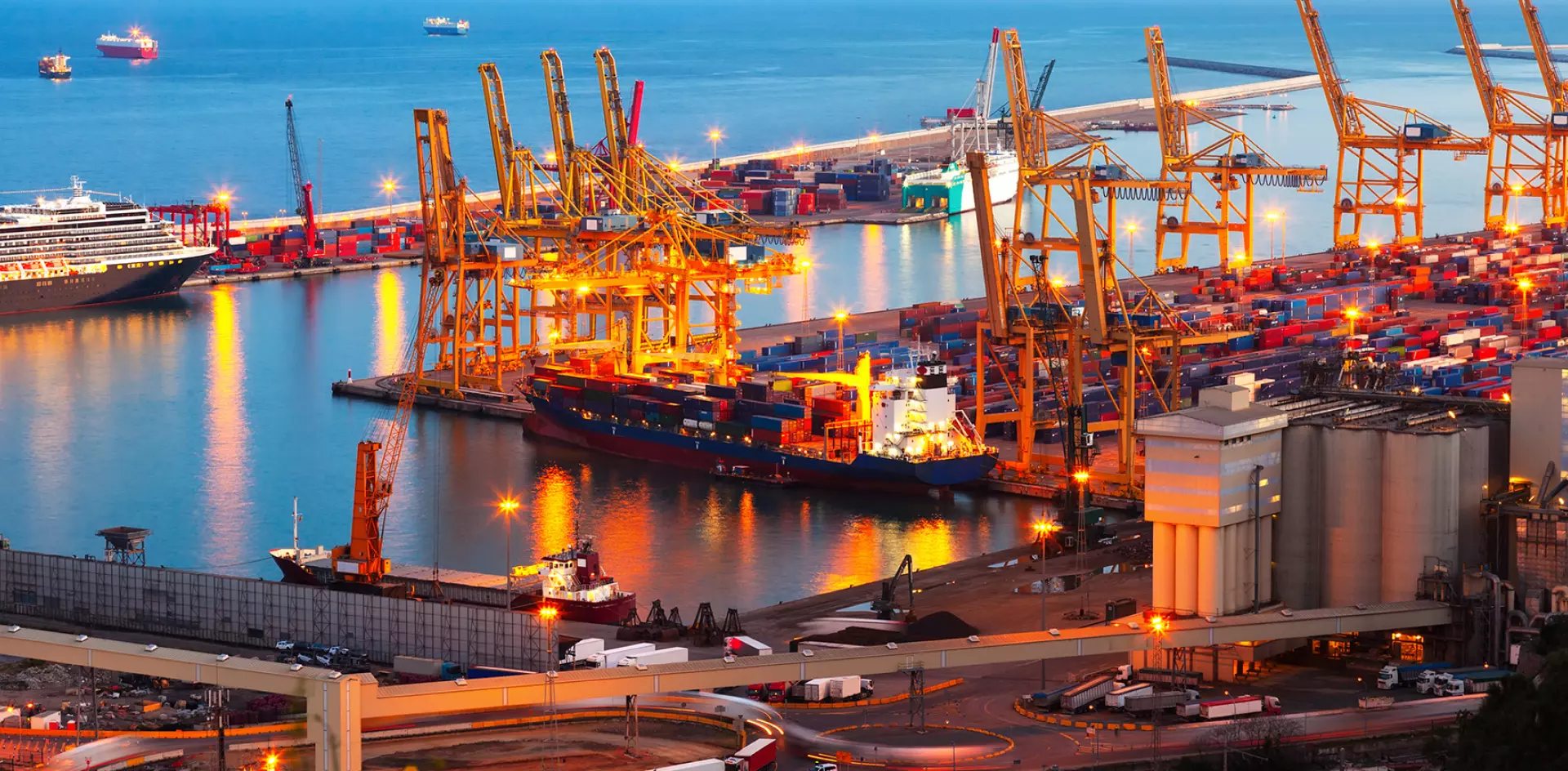 LCL freight services at port – freight offering global shipping options